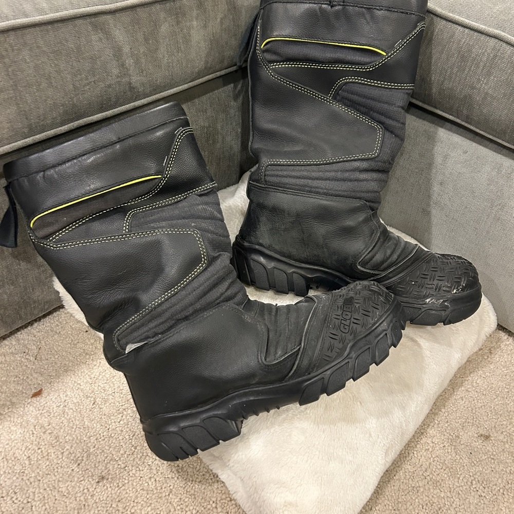 Globe Black and Yellow Men's Boots
